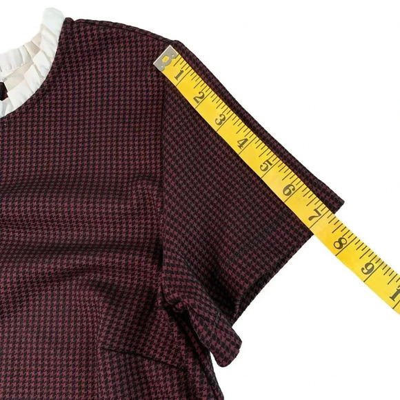 LOFT Houndstooth Tunic Shift Knit Dress Short sleeve Ruffle Neck Burgundy Size 6 - Picture 11 of 14